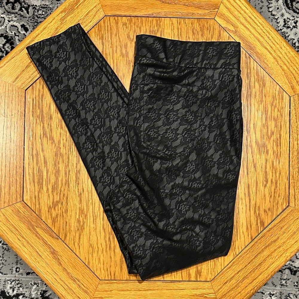 *TORRID* Black Lace Leggings NWT Size 0/Large/12 - Picture 3 of 12